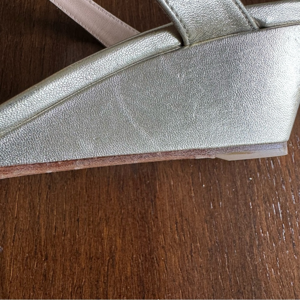 Stuart Weitzman Aleena Gold Metallic Wedge Mule Sandal Size 8B - Picture 14 of 16